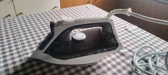 Žehlička Rowenta Effective 2000W