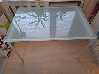 Prodám kovový stůl se skleněnou deskou