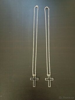 Řetízek s křížkem – 2 stejné kusy + jeden jiný