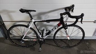 Karbonové silniční kolo