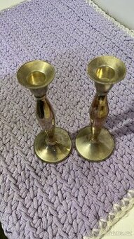 Masivní kovový svícen - alpaka