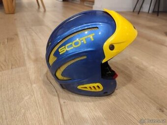 Lyžařská helma Scott