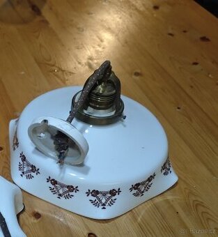 Porcelánový lustr starožitný.