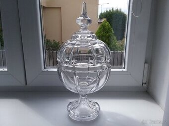 Křišťálová dóza na bonbóny