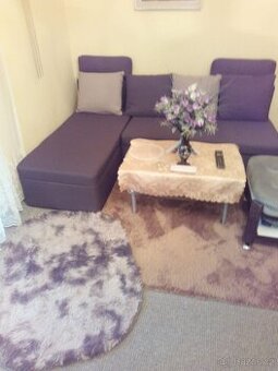 ROHOVÁ SEDACÍ SOUPRAVA ČALOUNĚNÁ S FUNKCÍ NA SPANÍ