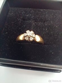 Zlatý prsten s diamanty; 2,28g, 57mm
