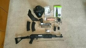 AK-47 airsoftová zbraň+vybavení