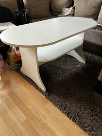 Bílý stolek s úložným prostorem