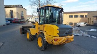 Čelní nakladač Volvo L30g - 1