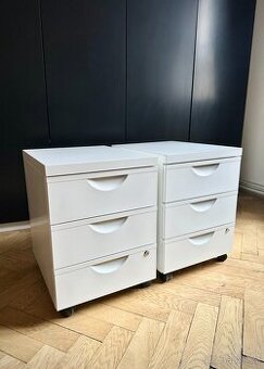 2x Bílá kovová skříňka IKEA ERIK