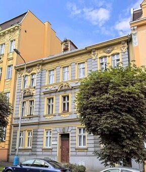 Prostorný byt 2+kk se zahradou a sklepem - 1