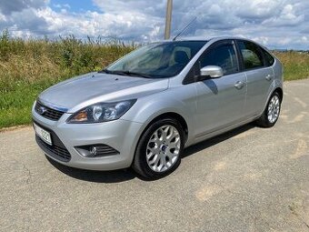 Ford Focus 1.6 74kW servisní kniha bez koroze