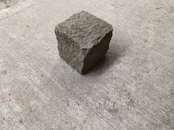Žulové dlažební kostky