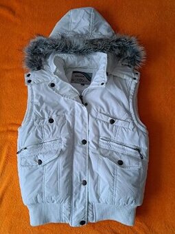 teplá vesta s odep. kapucí i kožešinou, vel. S zn. H-Fashion