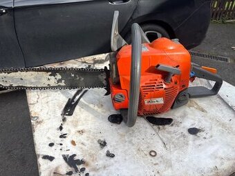 Motorová řetězová pila značky Oleo-Mac