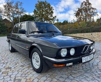 BMW E28 528i