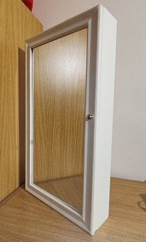 Zrcadlová skříňka na šperky