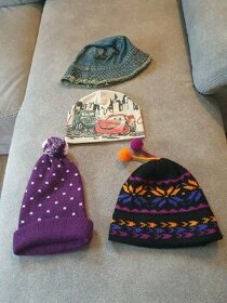 Čepice a klobouk , kluk 2-4roky.