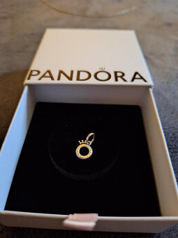 přívěsek Písmeno O s korunkou a otevřeným středem