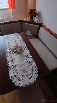 Rohová lavice a stůl