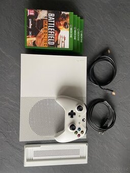 xbox one s + příslušenství