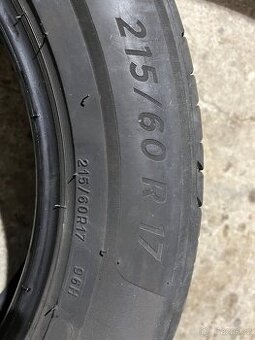 Prodám pneu 215/60R17