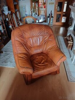 Kožené křeslo - pohodlné, bytelná konstrukce