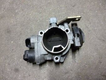 Aprilia Scarabeo 500. Škrtící klapka.  Rok 2005