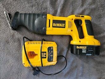 DeWALT aku mečová pila