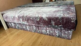 Postel s úložným prostorem