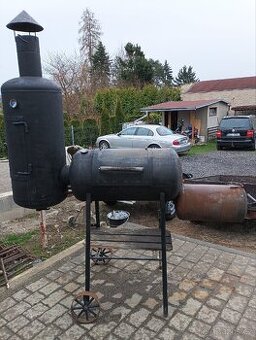 Gril z udirnou(lokomotiva)