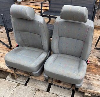 Predni sedacky VW T5