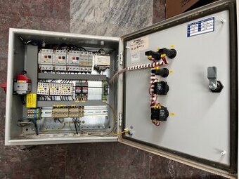 průmyslový rozvaděč – vhodné na díly