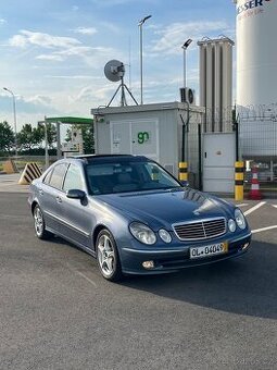 Mercedes W211