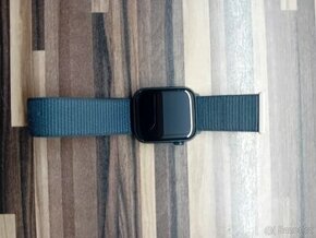 Apple Watch SE 2023 44mm v černé barvě
