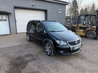 VW Touran cross 2.0 TDi 2010 - 1