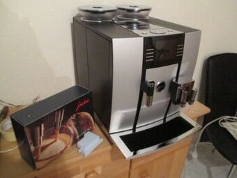 Hliníkový plně automatický kávovar JURA GIGA 5. Nový pouze 5