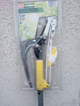 Teleskopické nůžky a pilka na stromy