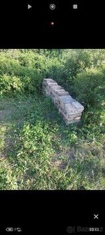 Staré cihly na zdění pod omítku pevné.