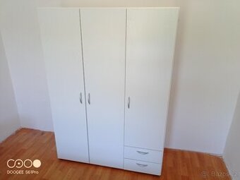 Šatní skříň