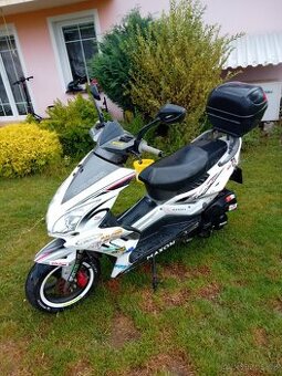 Prodám skutr maxon 125 rv 2010
