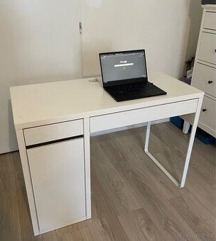 Ikea stůl