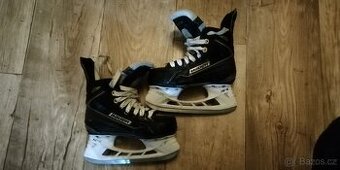 Hokejové brusle CCM vel. 33,5 cm