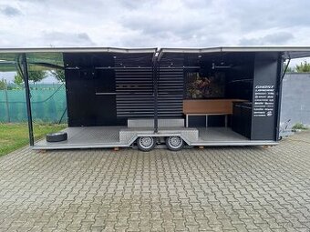 Výstavní přívěs s hydraulickým snižování podvozku až na zem
