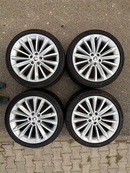 Originál alu Škoda Superb 3 TRINITY 235/40 R19