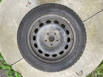 4 plechové disky + zimní pneu 205/55R16