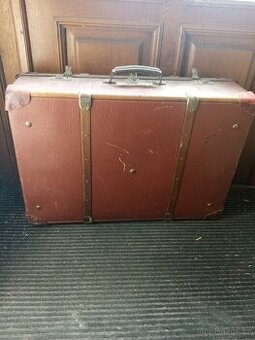 Starožitný cestovní kufr