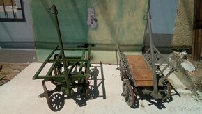 Starý dřevěný vozík - pozůstalost.