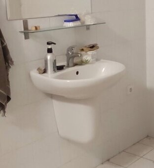 Keramické umyvadlo včetně baterie