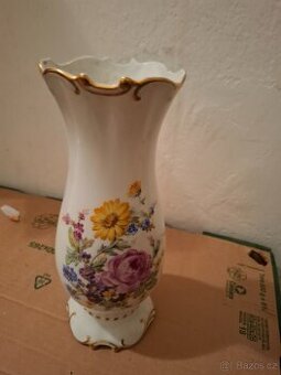 Staré porcelánové vazy dózy